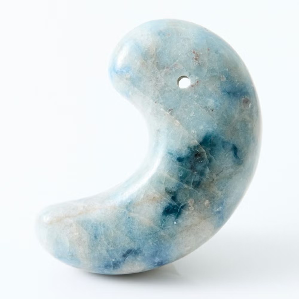 【極上プレミアム・いにしえの勾玉・八尺瓊勾玉同型・入コン沢・艶美麗】（極上プレミアム青色ヒスイ）糸魚川天然翡翠勾玉